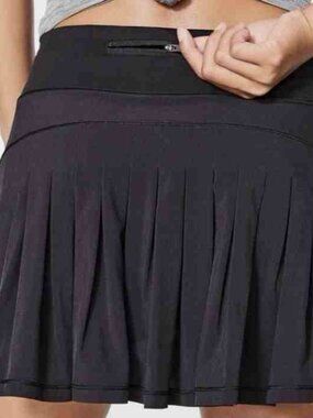Lululemon circuit breaker Black Size 12 Pleated Tennis Golf Athletic Skort